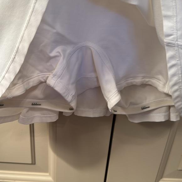 Women’s Lululemon white tennis skirt skort size 6 - Picture 4 of 4
